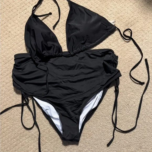 Bundle of 4 Plus Size Bathing Suits - Picture 1 of 8